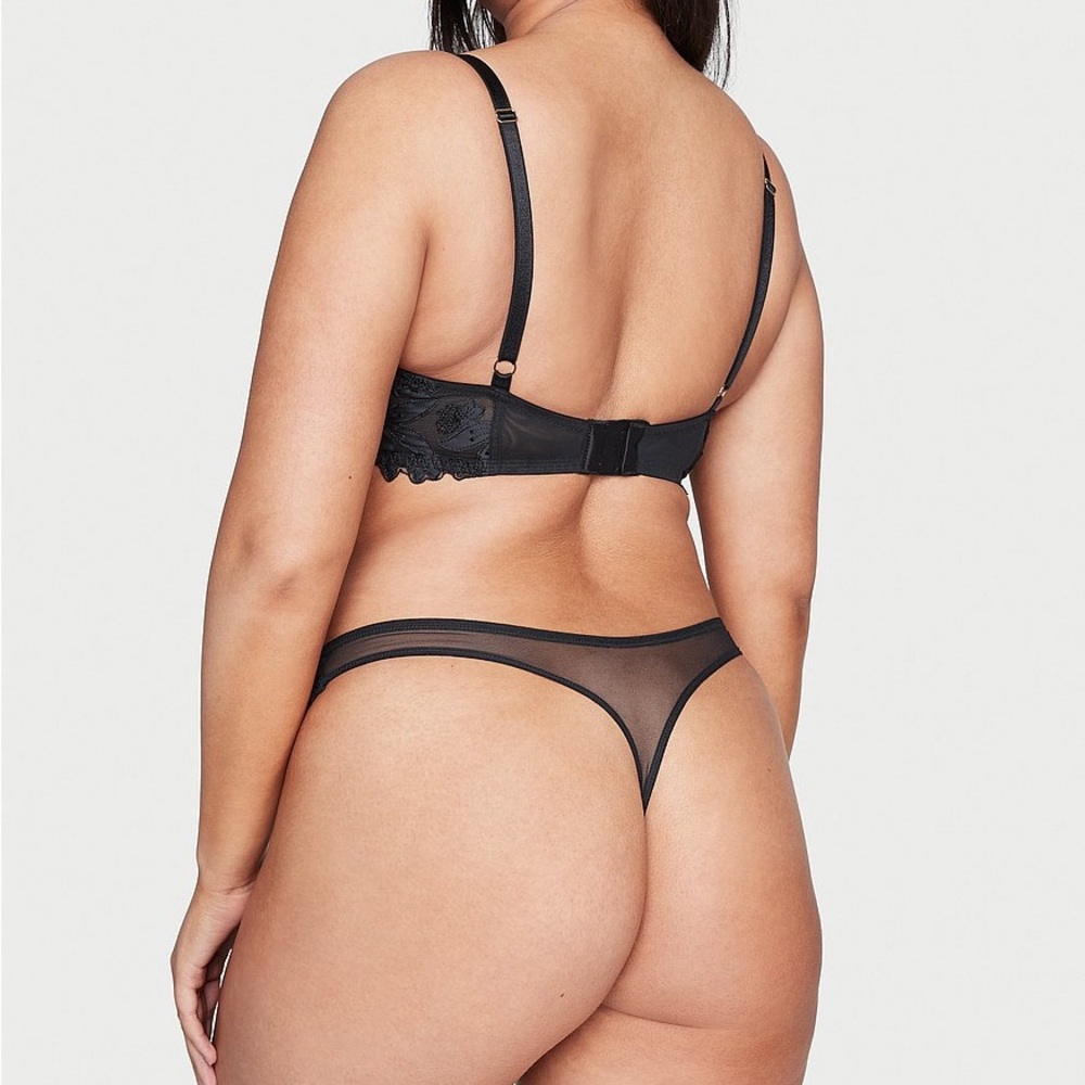 Victoria's Secret Black Floral Lace Underwire Bra & Panty Set - Picture 3 of 6